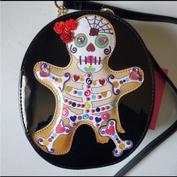 New Betsey Johnson GINGERBREAD BONES CROSSBODY BLACK MULTI - Picture 4 of 9